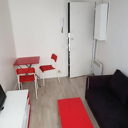 Cute And Quiet Appartment In Montmartre Parijs Buitenkant foto