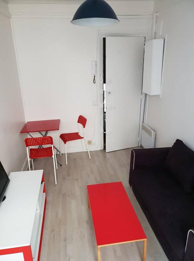 Cute And Quiet Appartment In Montmartre Parijs Buitenkant foto